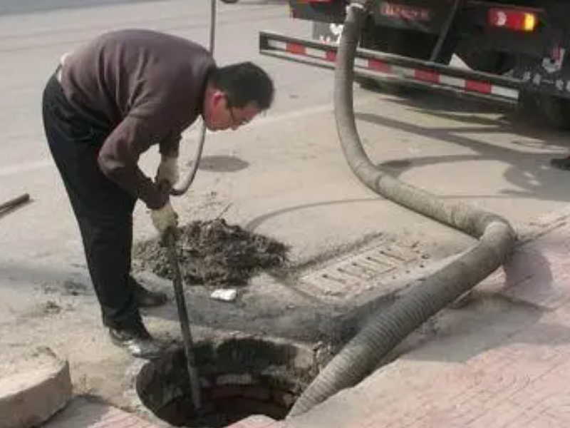 成都市腾飞管道服务公司专业疏通下水道 清掏粪池