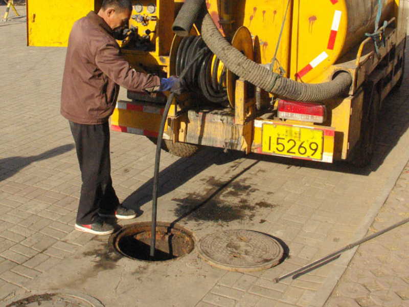 成都周边涵洞清理 清理化粪池 汽车抽泥浆