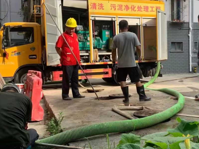 成都骡马市八宝街人民中路等附近片区疏通管道，下水道