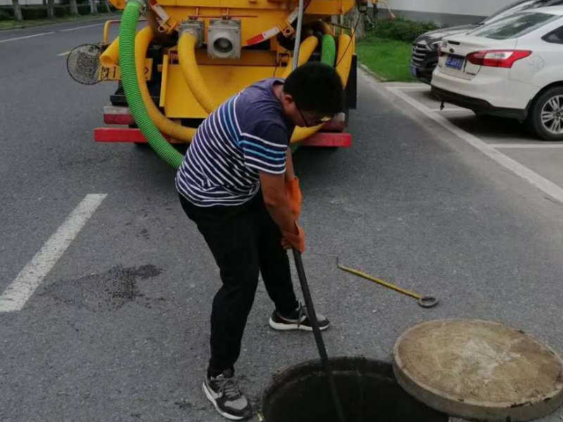 成都化粪池清理，清理化粪池，清掏化粪池，化粪池疏通