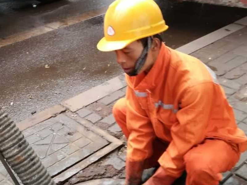 成都水管维修，管道漏水抢修，成都改道换管更换水龙头