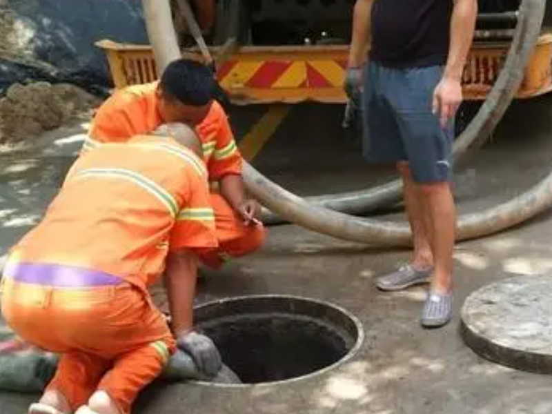 成都下水道疏通，油污管道高压车疏通，化粪池堵塞清理
