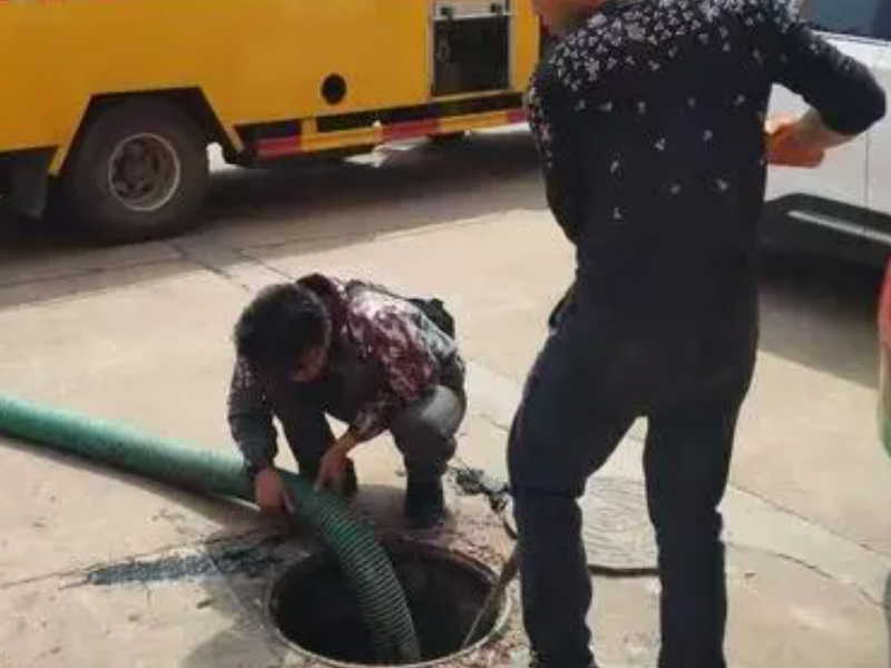 成都汽车抽粪抽化粪池 抽污水池 抽隔油池阴沟